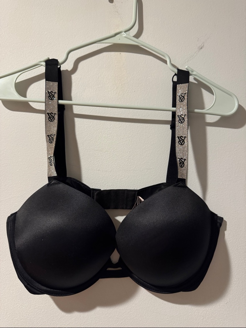 VICTORIAS SECRET• bling very sexy push up bra